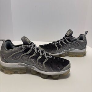 Nike Mens Air VaporMax Plus Gray Running Shoes Sneakers Size 11